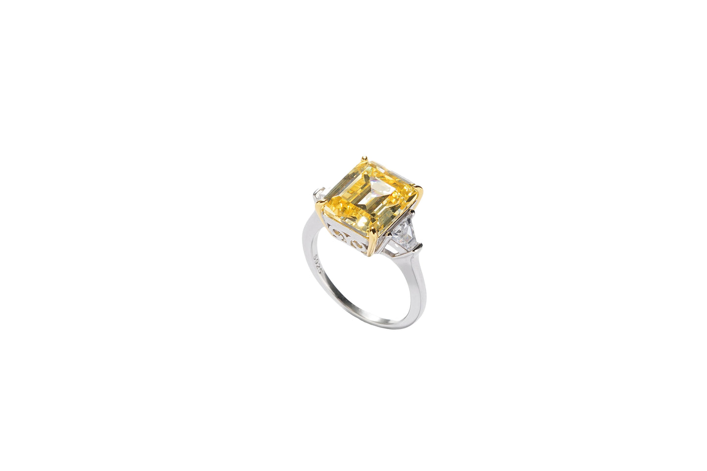 LiVin Gems Layered Contrast Ring