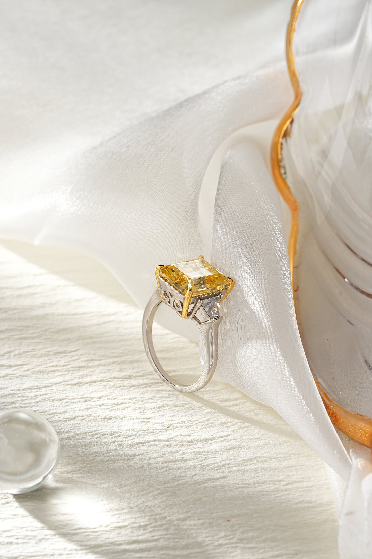 LiVin Gems Layered Contrast Ring