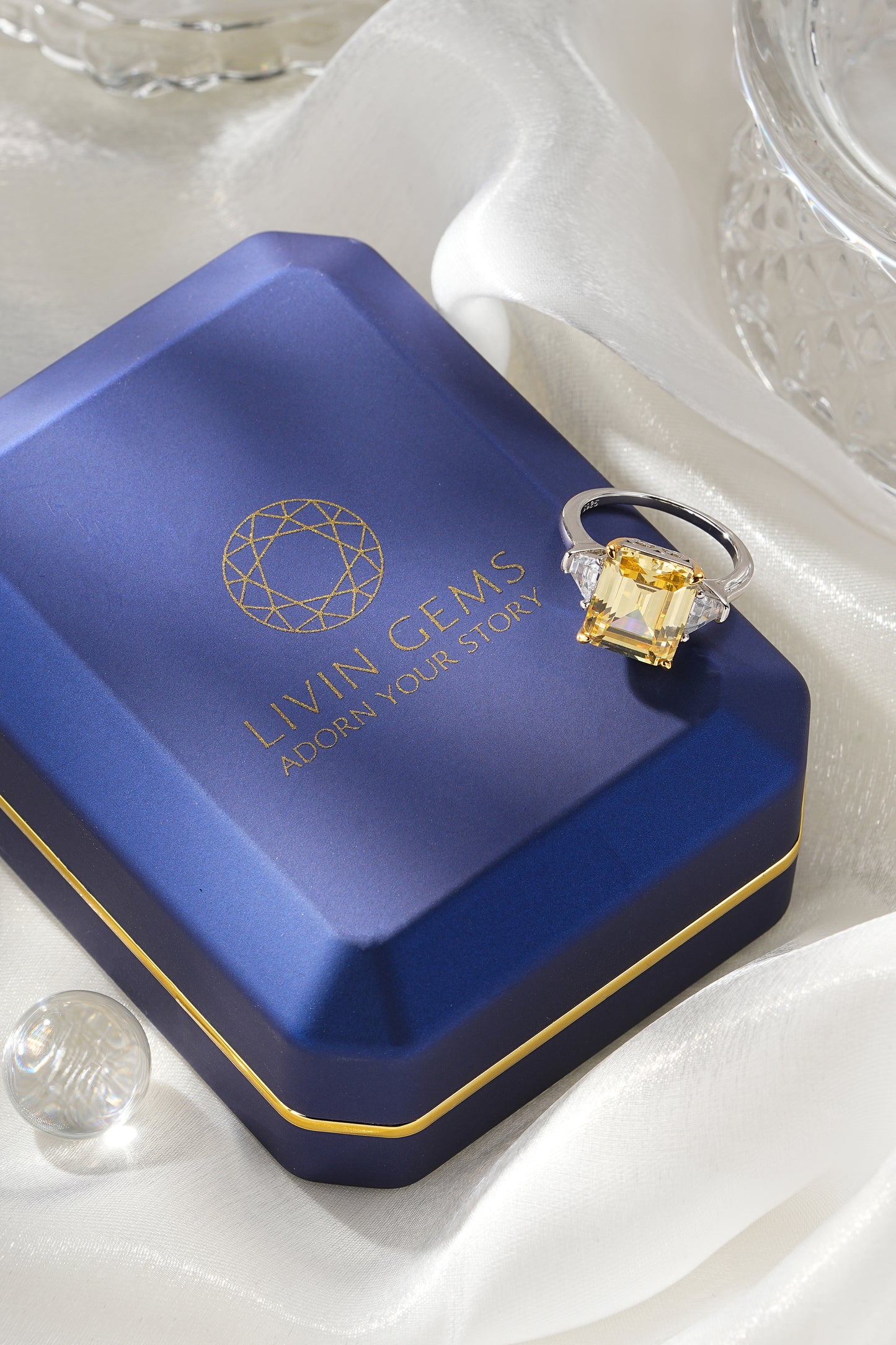LiVin Gems Layered Contrast Ring