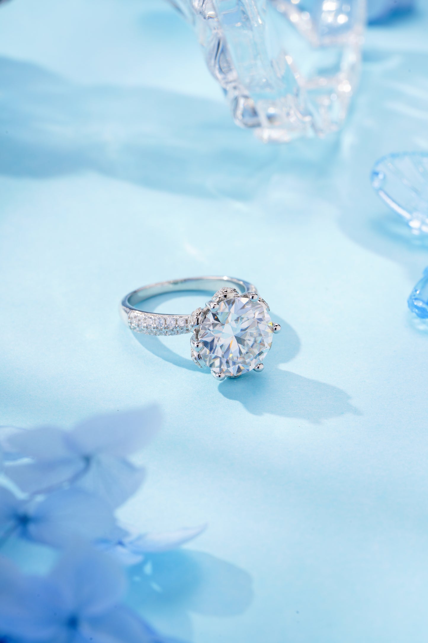 LiVin Gems Petal Crown Ring