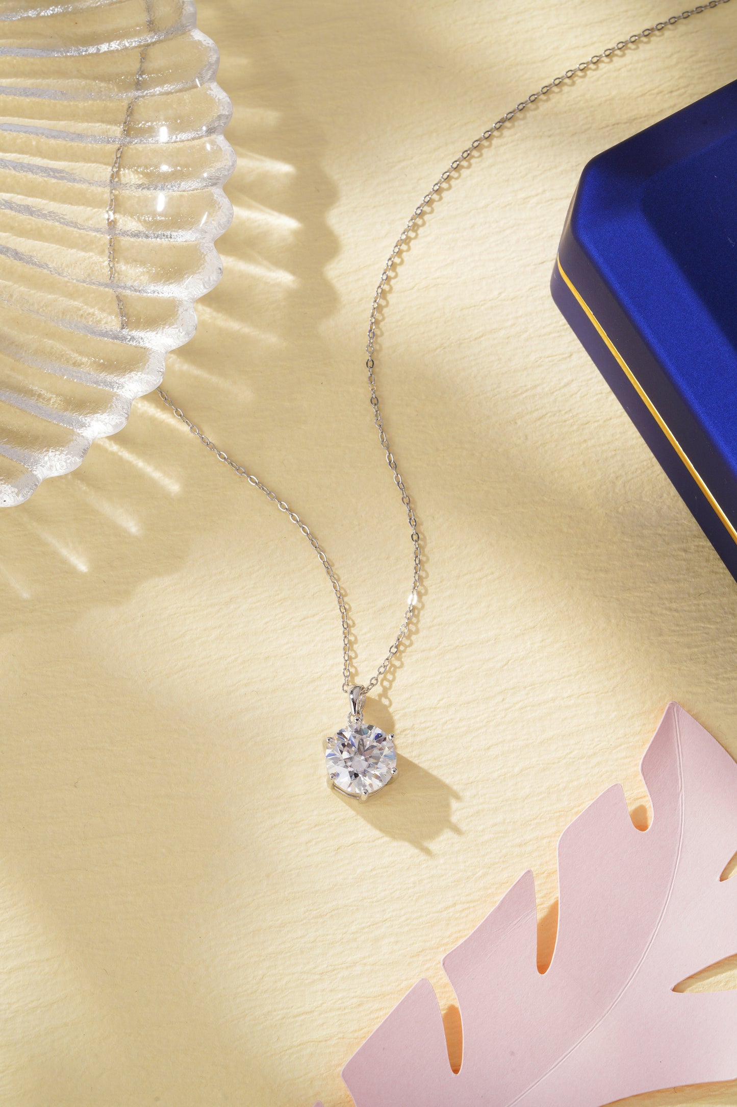 LiVin Gems Classic Solitaire Pendant
