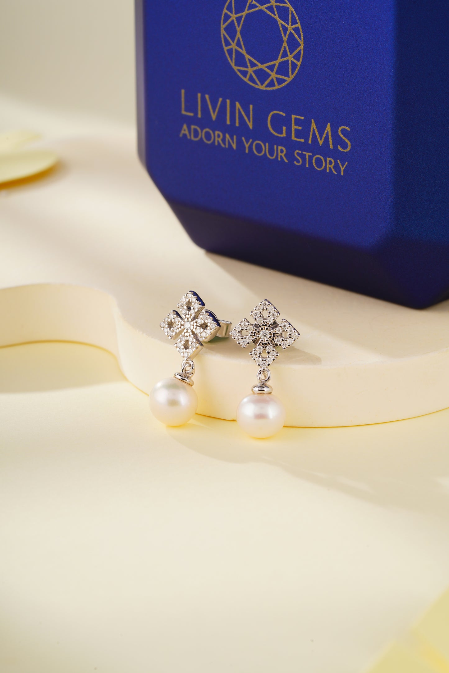 LiVin Gems Everluck Pearl Earrings